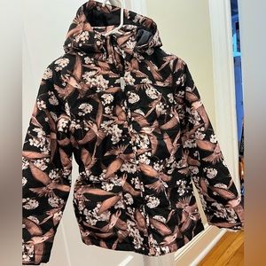 Girls light puffer jacket size 12Y. Brand new with Tag